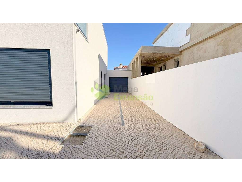 Moradia T4, nova, de arquitetura contemporânea perto da praia - Lou... - Grande imagem: 3/29