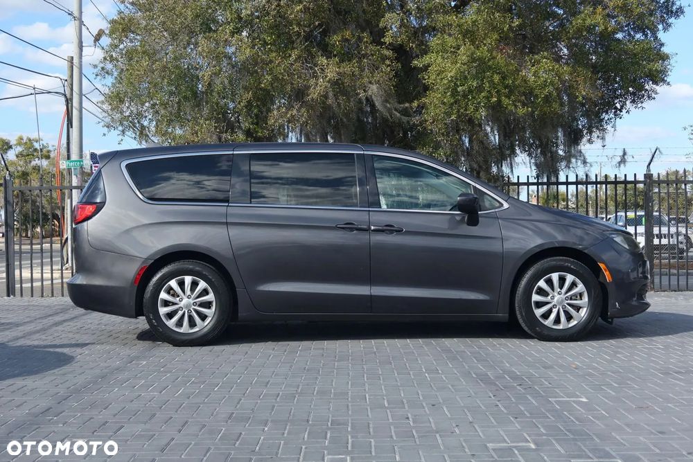 Chrysler Pacifica - 6