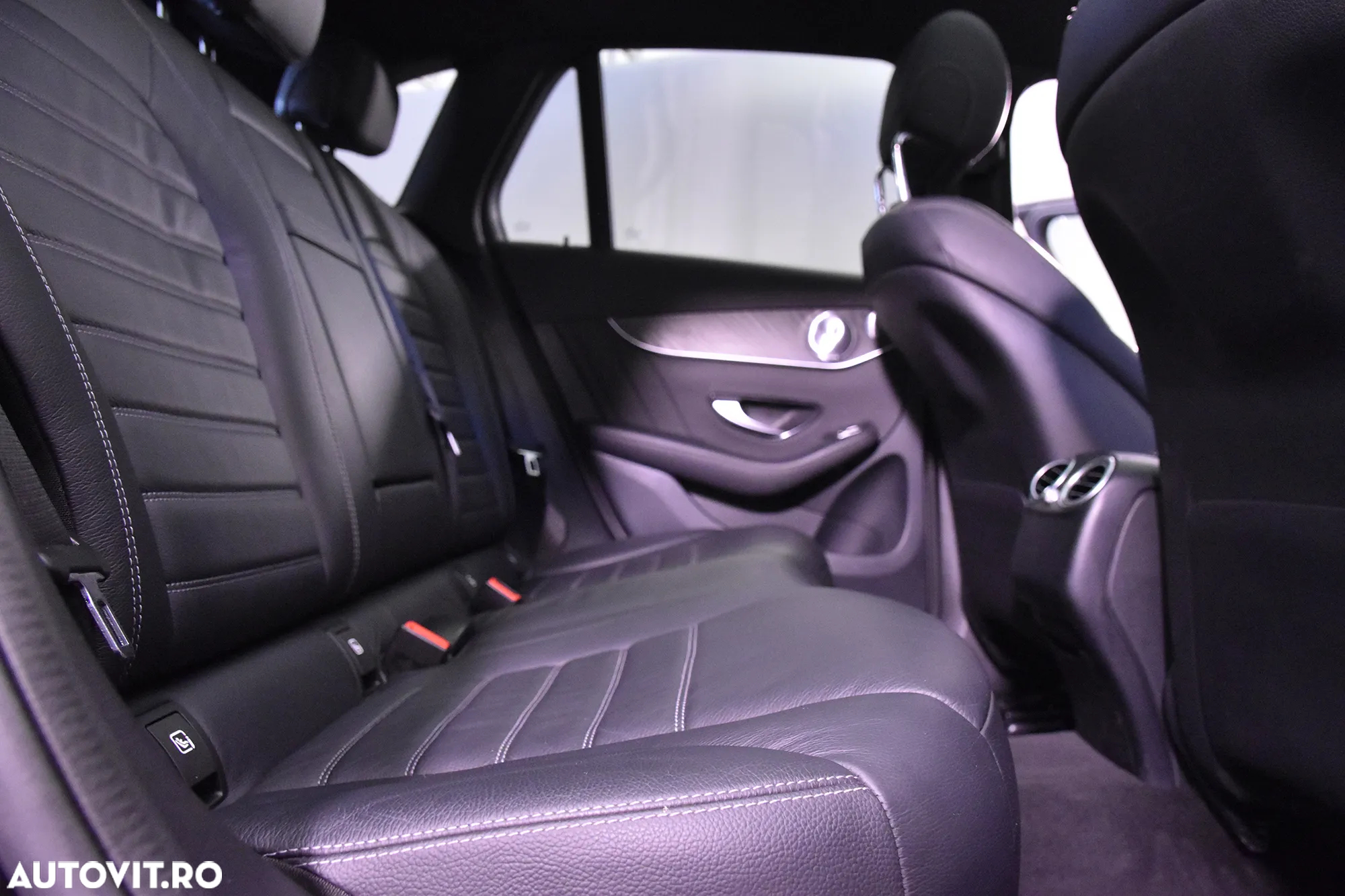 Mercedes-Benz GLC 300 d 4Matic 9G-TRONIC AMG Line - 12