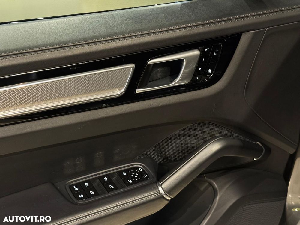 Porsche Cayenne - 22