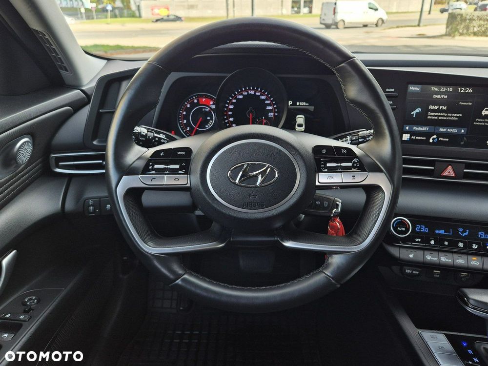 Hyundai Elantra - 12