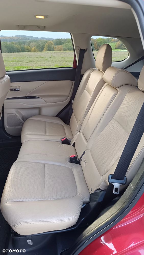 Mitsubishi Outlander - 25