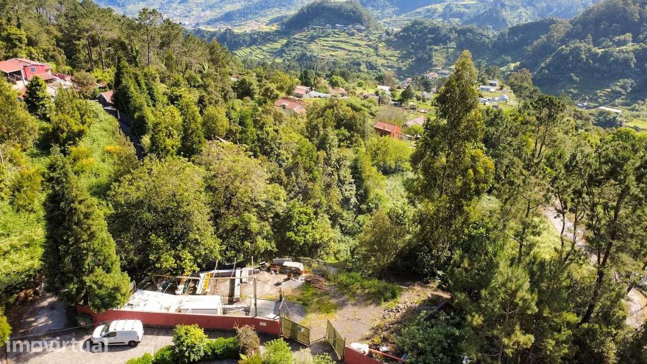 Terreno com 910 m² e projeto aprovado para dois T1 em São Vicente - Grande imagem: 2/9