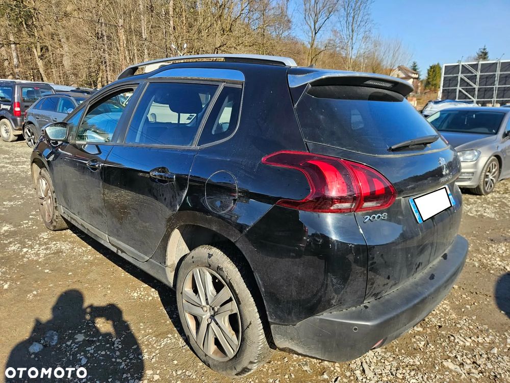 Peugeot 2008 PureTech 130 GPF Black Edition - 1