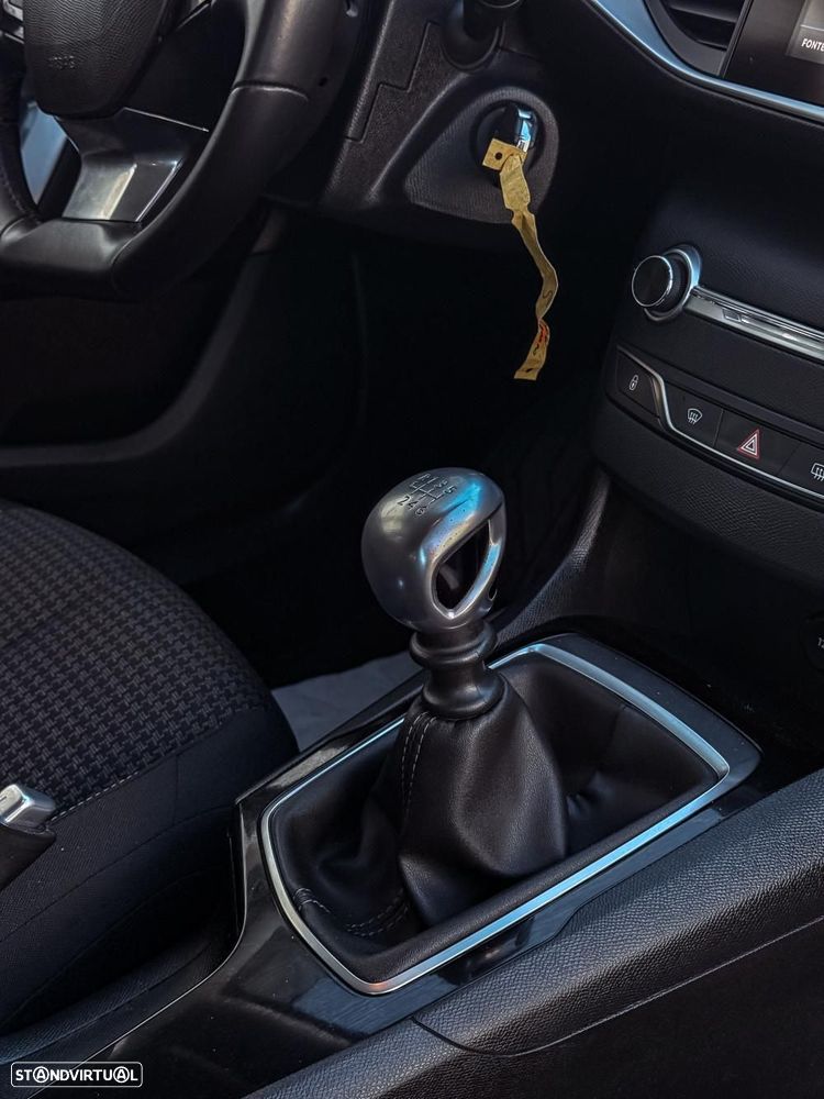Peugeot 308 1.5 BlueHDi Business Line — fotografia 3
