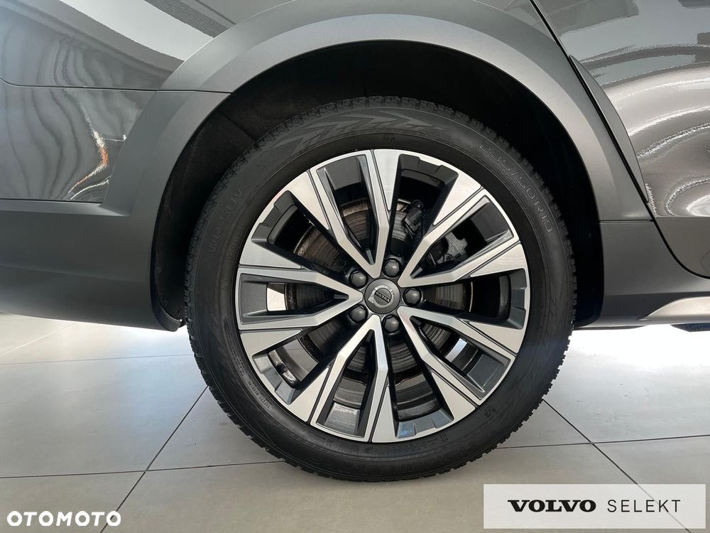 Volvo V90 Cross Country - 32