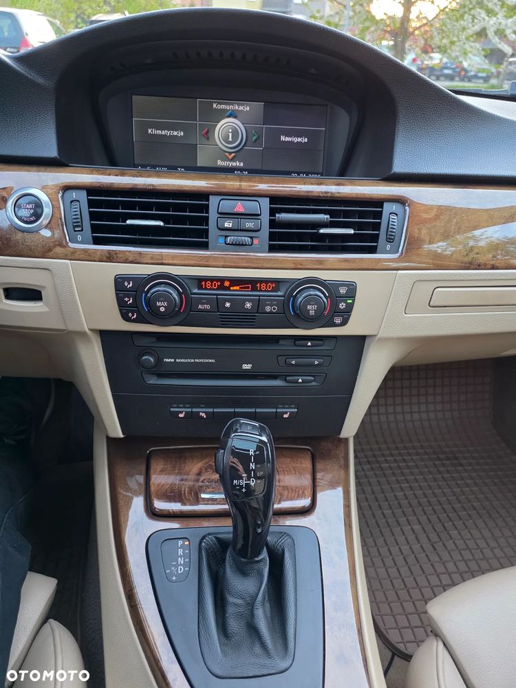 BMW Seria 3 330i - 15