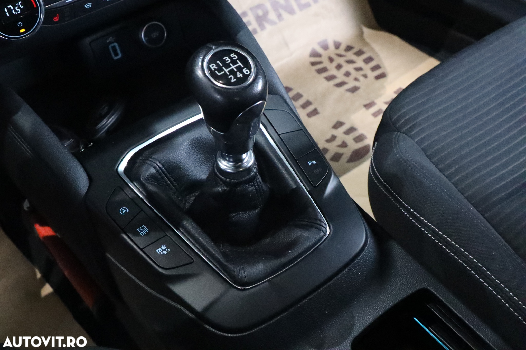 Ford Focus 1.5 EcoBlue Start-Stopp-System TITANIUM - 24