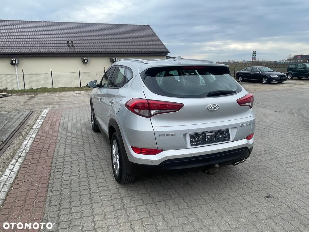 Hyundai Tucson 2.0 CRDI BlueDrive Comfort 2WD - 21