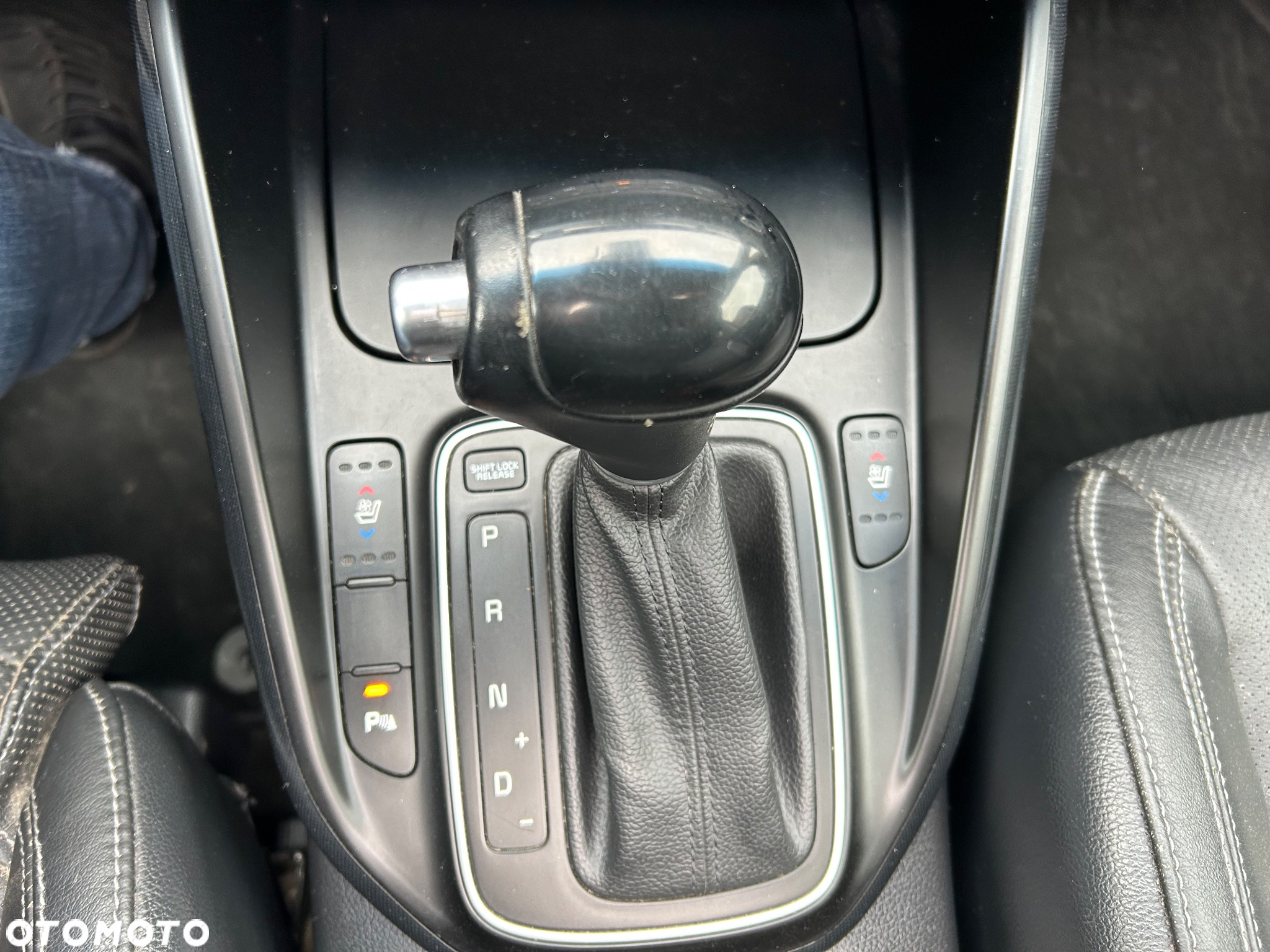 Kia Carens 1.7 CRDi L 7os DCT - 37