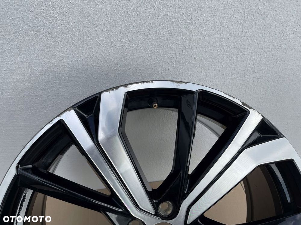 FELGA VOLVO XC60 II 8,5J 21 ET49,5 32271573 - 3