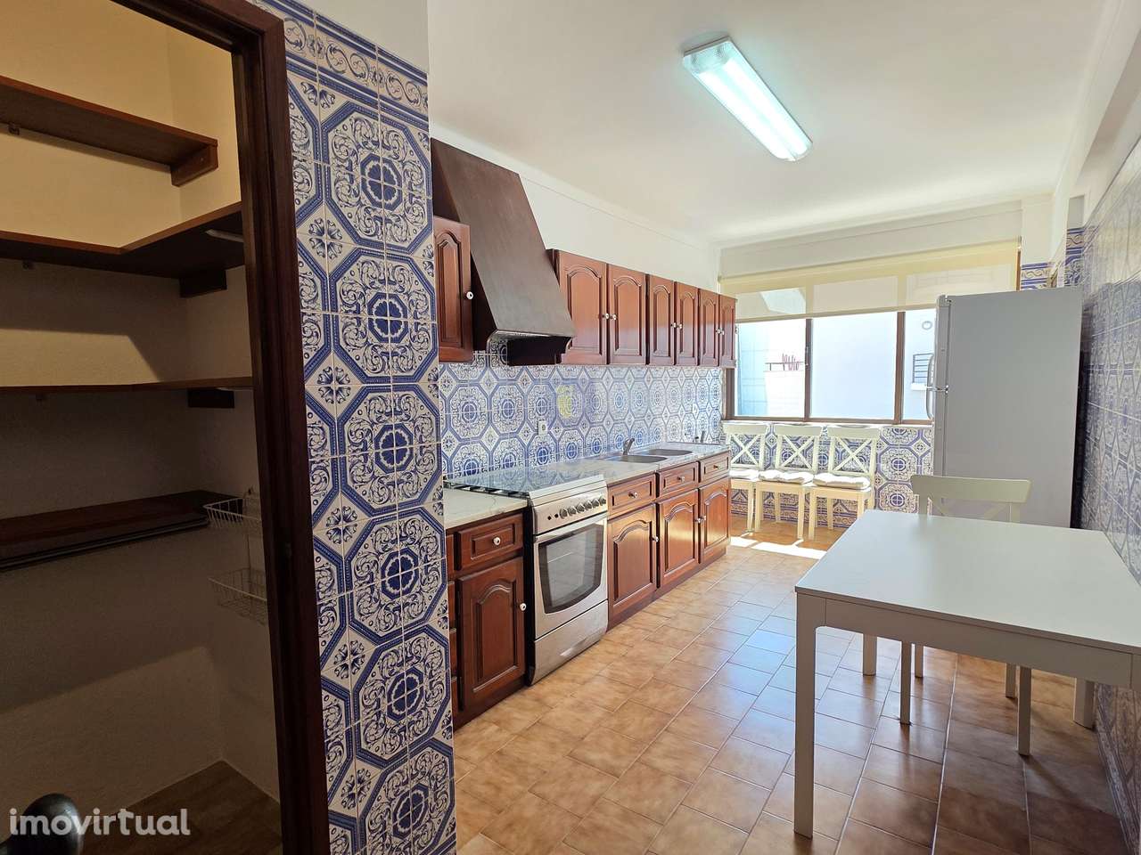 Apartamento T3 com garagem fechada, 1º andar sem elevador, entre a rot - Grande imagem: 2/18