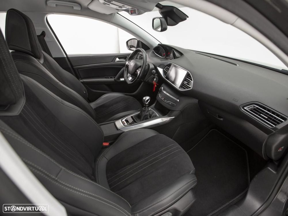 Peugeot 308 SW 1.5 BlueHDi Allure — fotografia 10