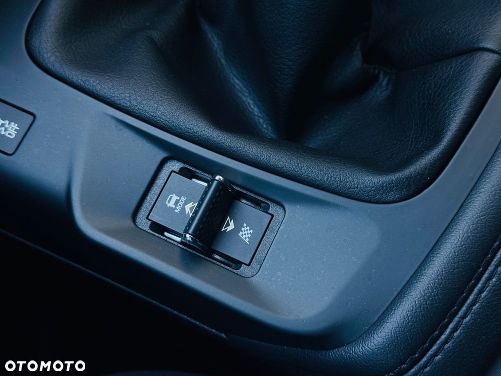 Jaguar E-Pace D150 AWD R-Dynamic S - 19