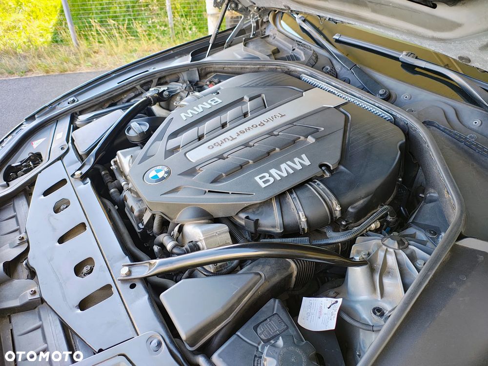 BMW Seria 5 550i Sport-Aut - 37