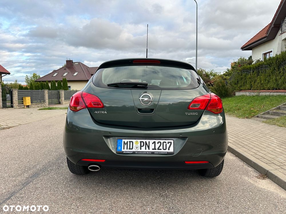 Opel Astra 1.4 Turbo 150 Jahre - 11