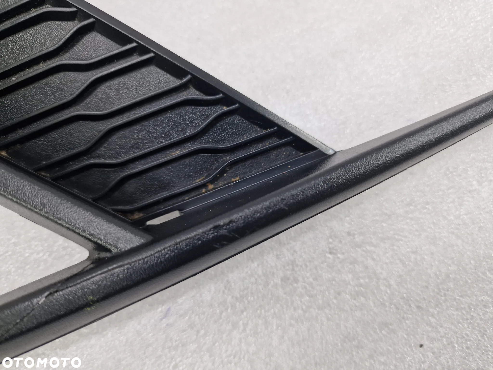 SEAT IBIZA V 6F0 17- LEWA KRATKA BOCZNA ZDERZAKA PRZEDNIEGO PRZÓD , NR 6F0853665A , NR AUKCJI C/94 - 8