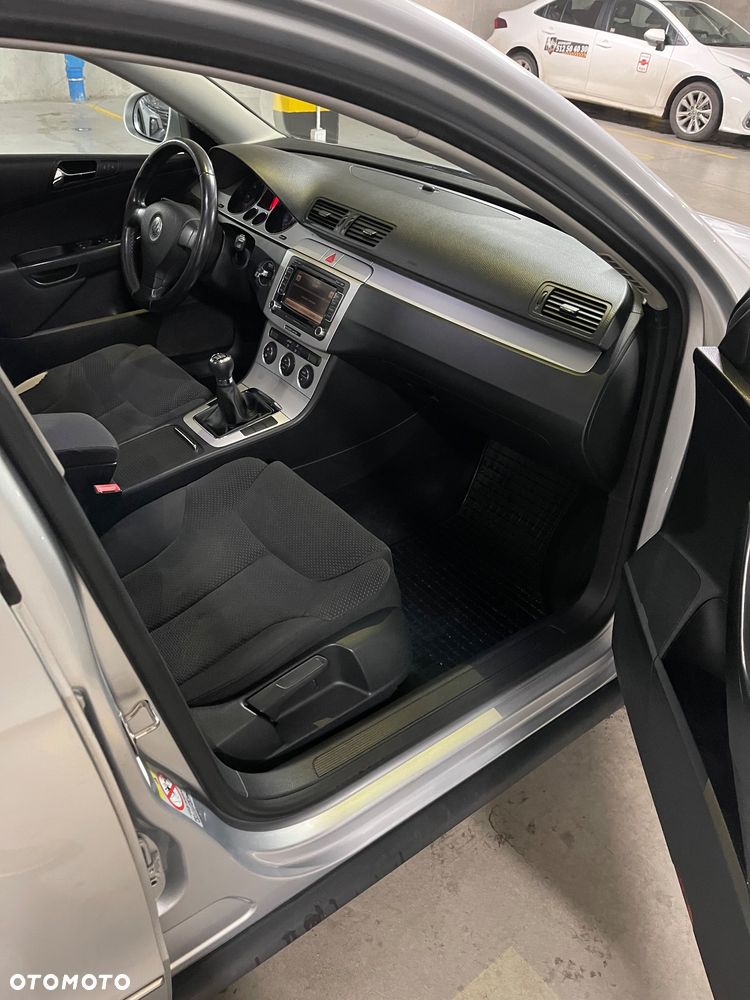 Volkswagen Passat 2.0 TDI Comfortline - 12