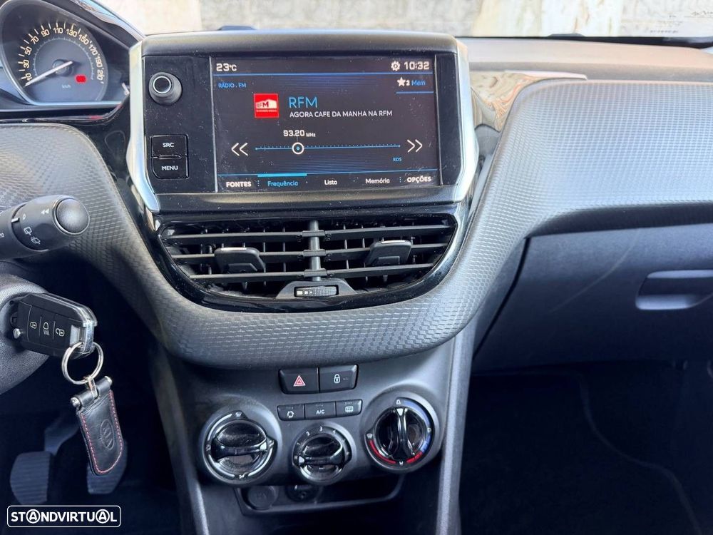 Peugeot 208 1.2 PureTech Style - 25