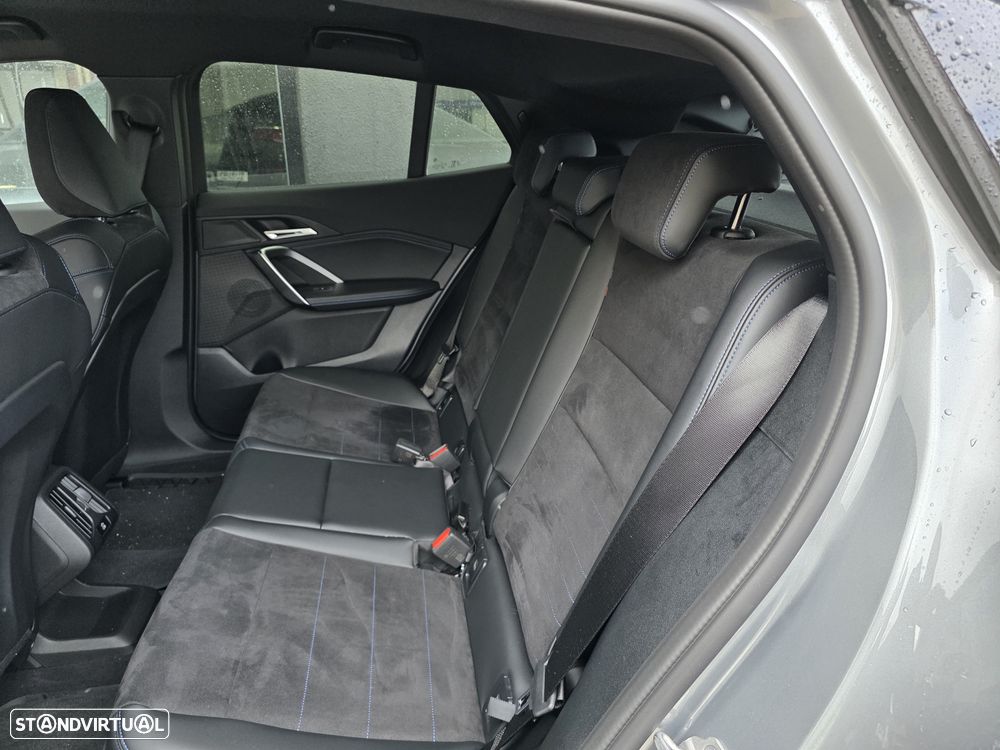 BMW iX2 eDrive20 Pack Desportivo M - 23