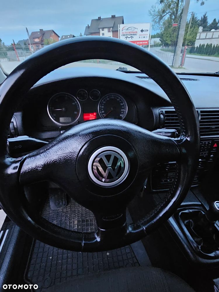 Volkswagen Passat 1.9 TDI Comfortline Family - 26