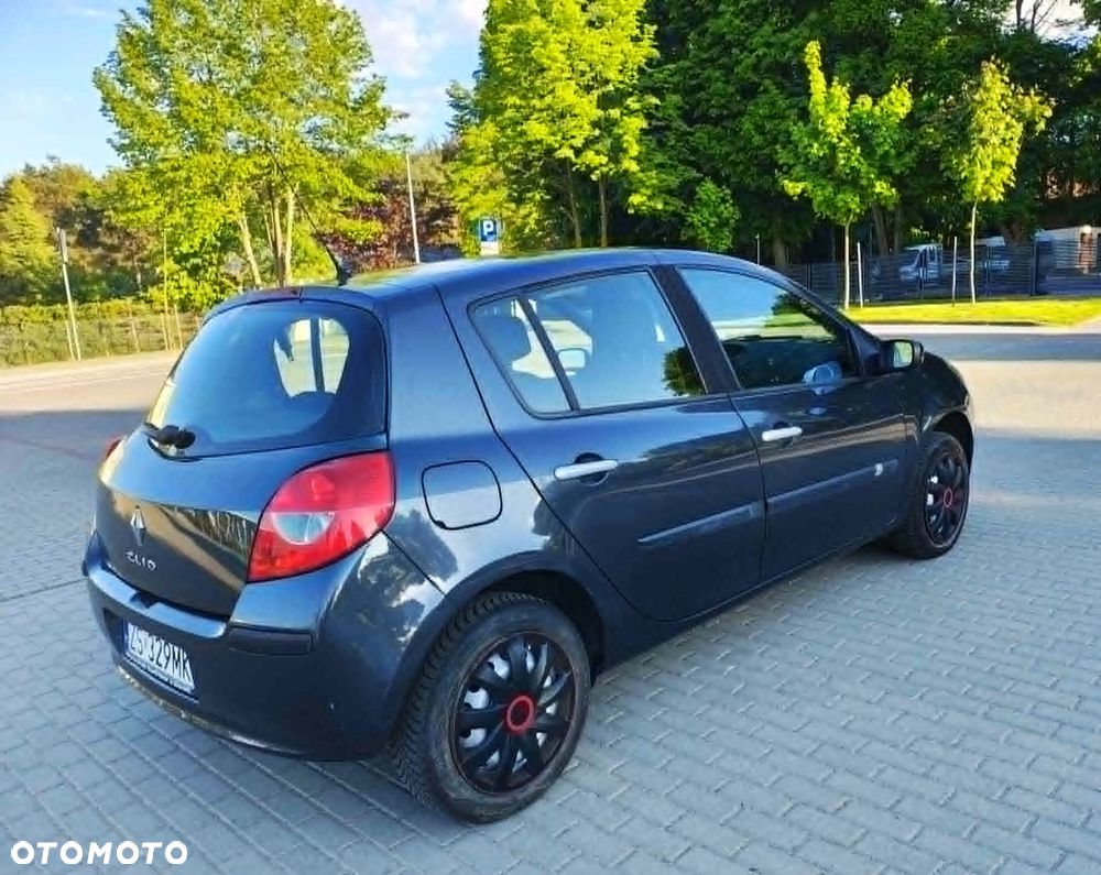 Renault Clio 1.2 16V Confort Authentique - 15