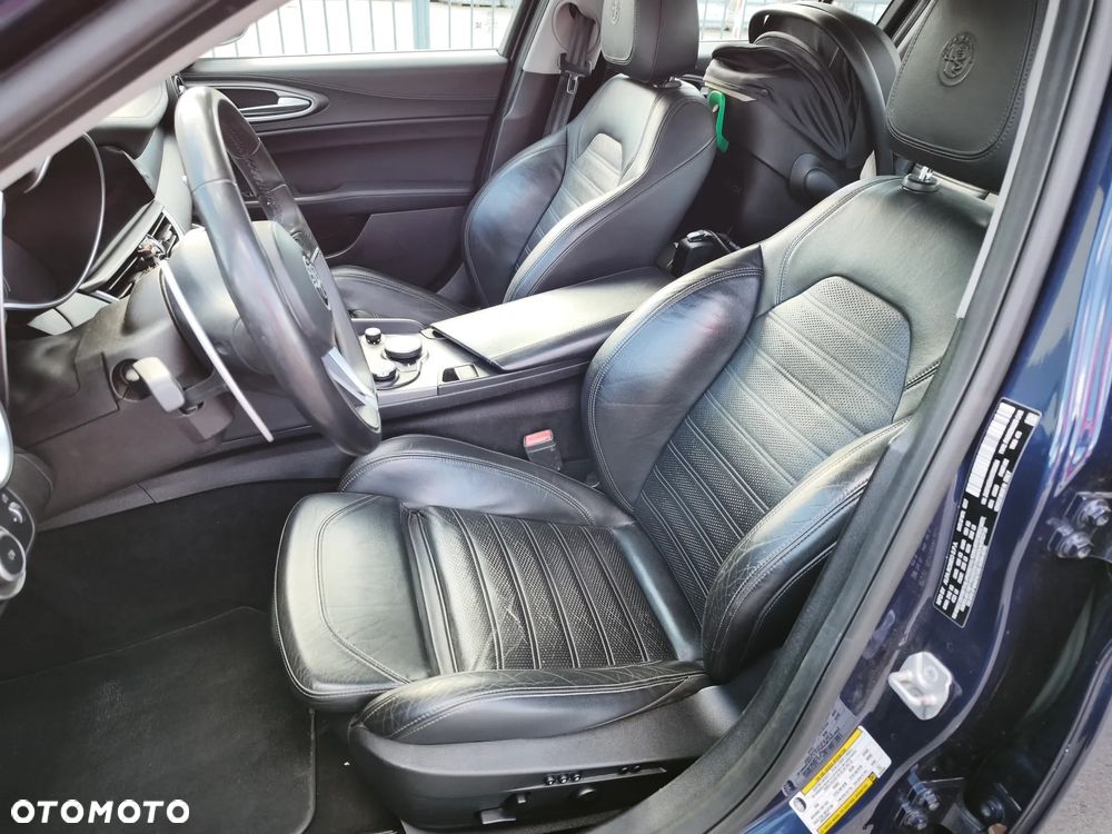 Alfa Romeo Giulia 2.0 Turbo 16V AT8-Q4 Veloce Ti - 9