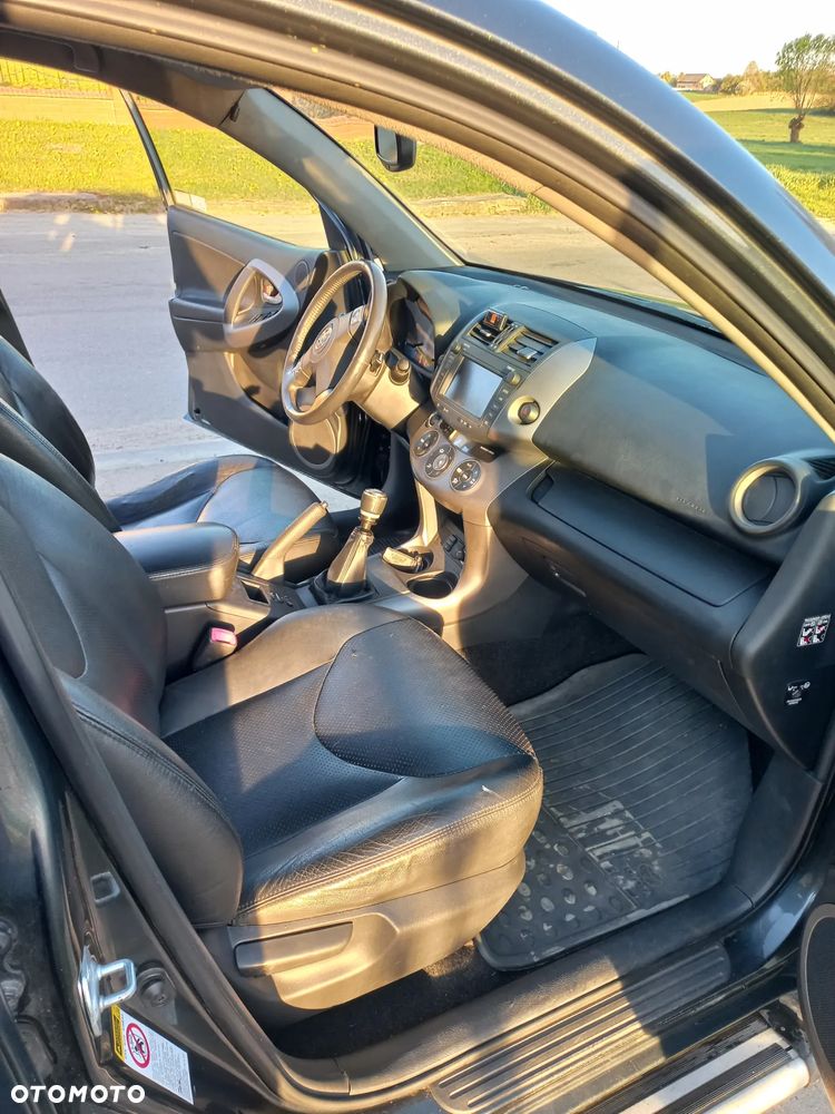 Toyota RAV4 2.2 D-4D Premium - 24