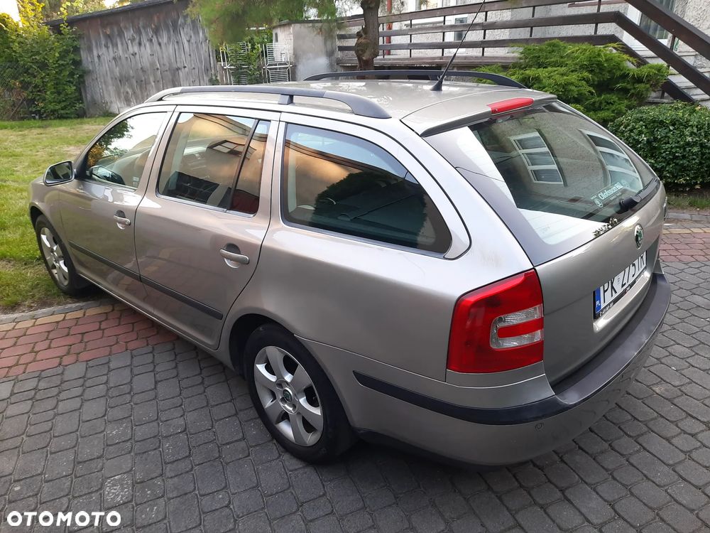 Skoda Octavia 1.6 Combi Style - 9