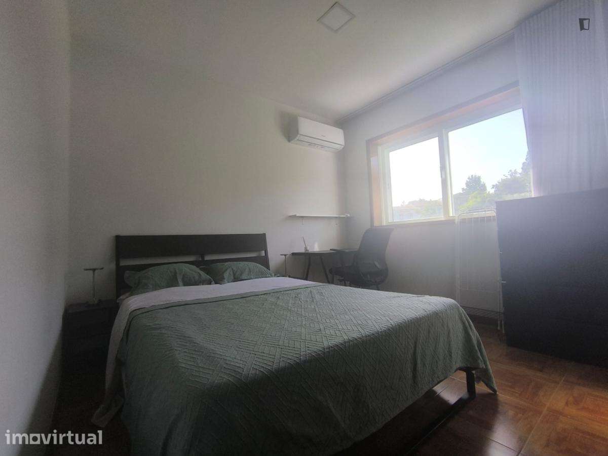 Quarto - localizado em Maia - Grande imagem: 2/8