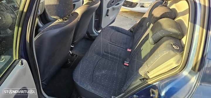 Renault Clio 1.2 Confort Authentique - 8