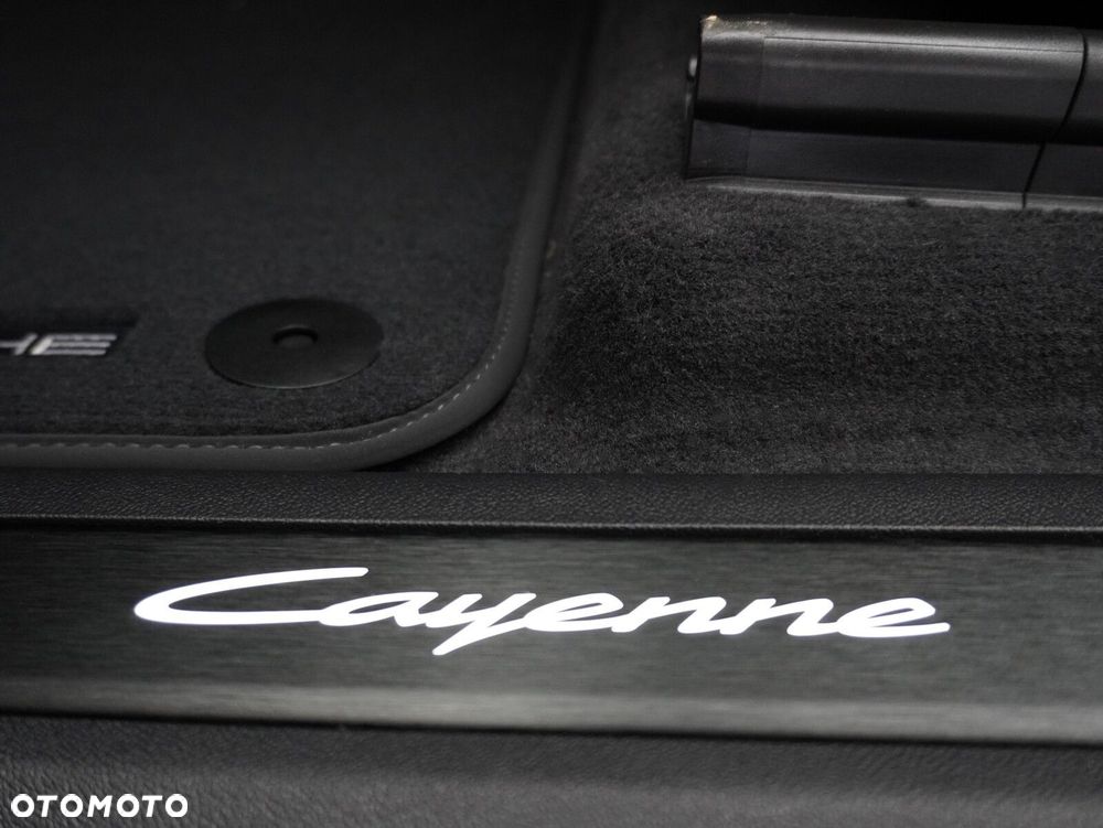 Porsche Cayenne E-Hybrid PHEV Black Edition - 24