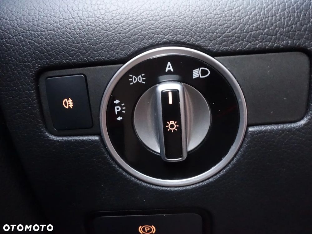 Mercedes-Benz SLK 350 (BlueEFFICIENCY) 7G-TRONIC - 23