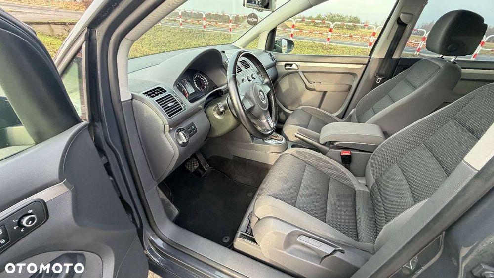 Volkswagen Touran - 30