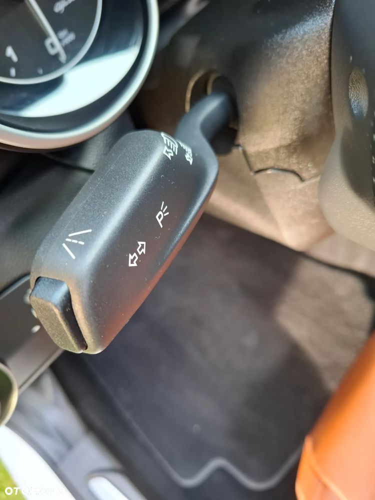 Alfa Romeo Giulia 2.0 Turbo 16V AT8 Veloce - 23