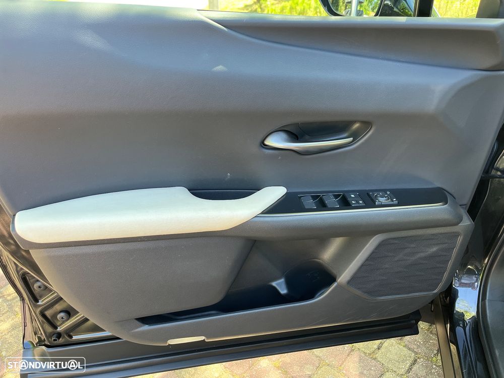 Lexus UX 300e Executive Line - 9