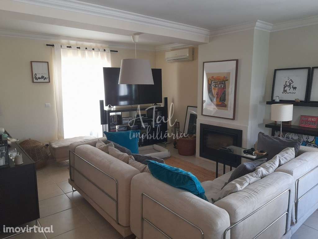 Moradia com 4 suites e piscina no condomínio Casas de Azeitão - Grande imagem: 4/48