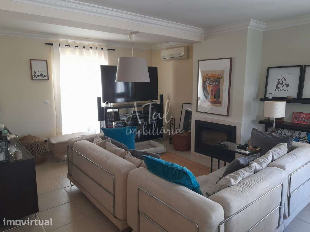 Moradia com 4 suites e piscina no condomínio Casas de Azeitão - Grande imagem: 4/48