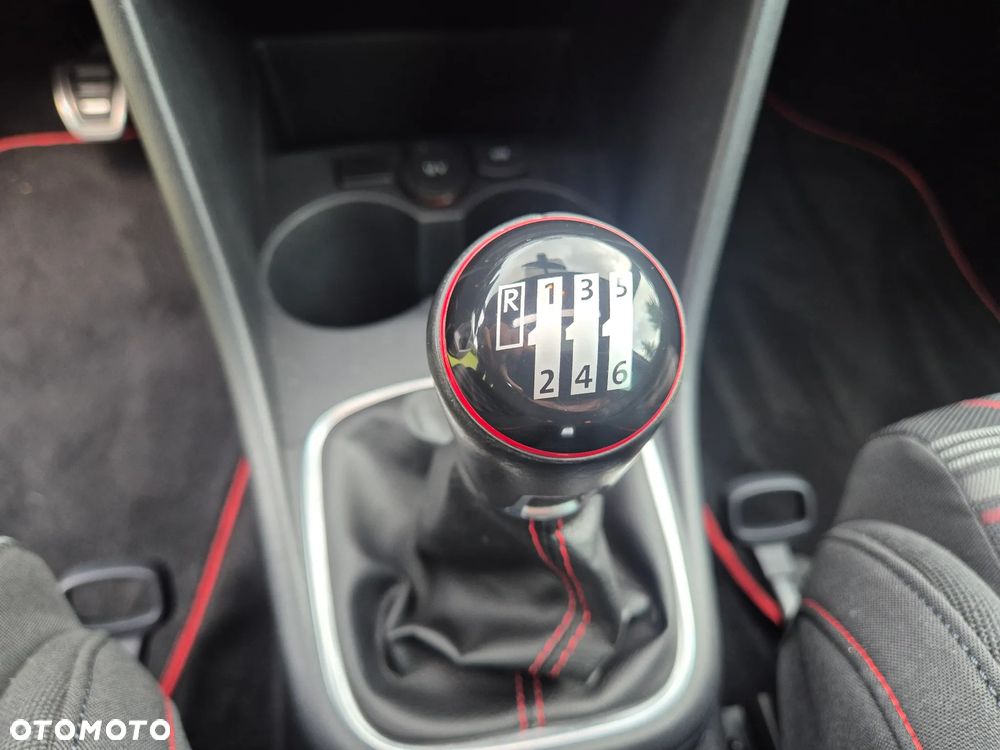 Volkswagen Polo 1.8 TSI BMT GTI - 26