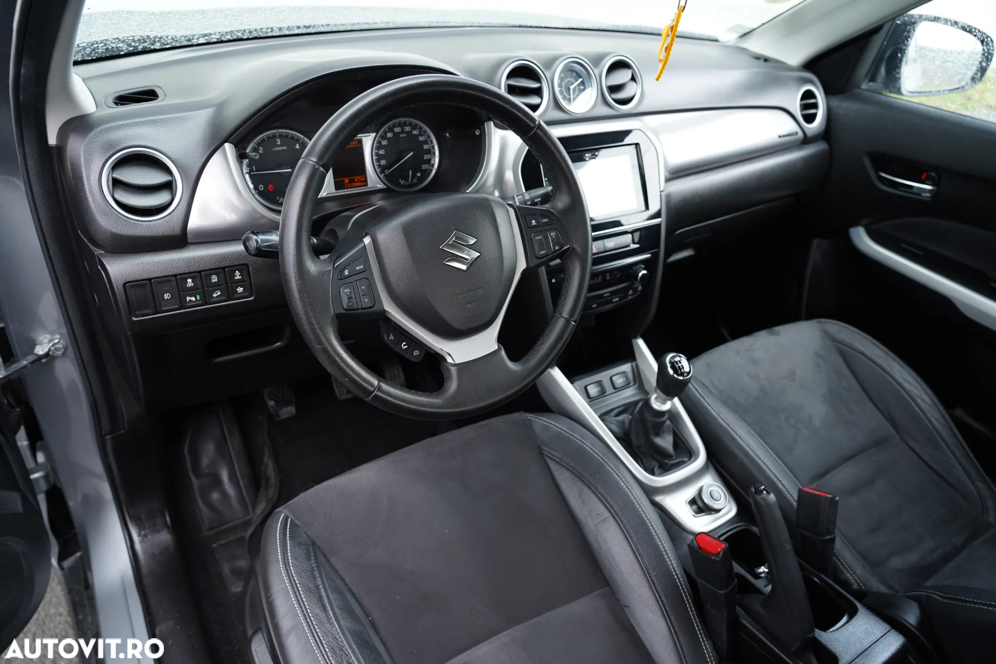 Suzuki Vitara 1.6 DDIS 4X4 Luxus - 9