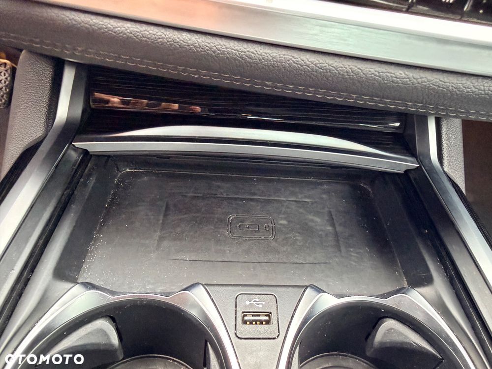 BMW Seria 7 740d xDrive - 33