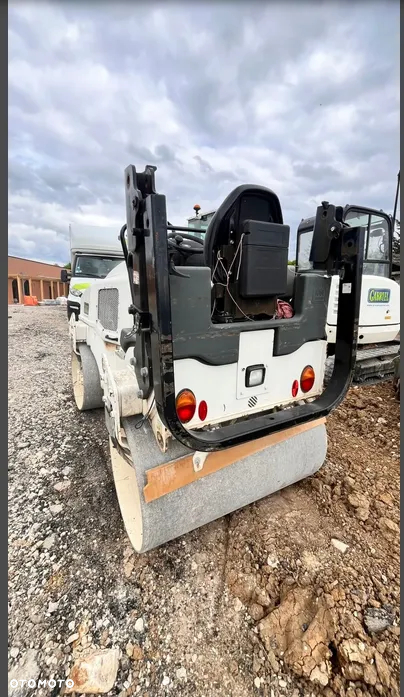 Caterpillar CAT CB 24 B cat CB24B walec drogowy - 2