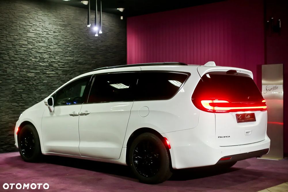 Chrysler Pacifica - 12