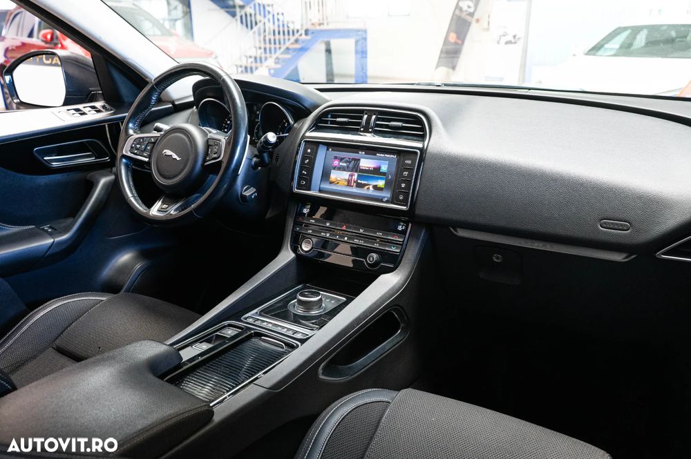 Jaguar F-Pace 20d AWD Aut. R-Sport - 8