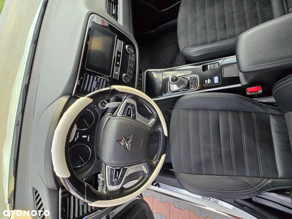 Mitsubishi Outlander - 22