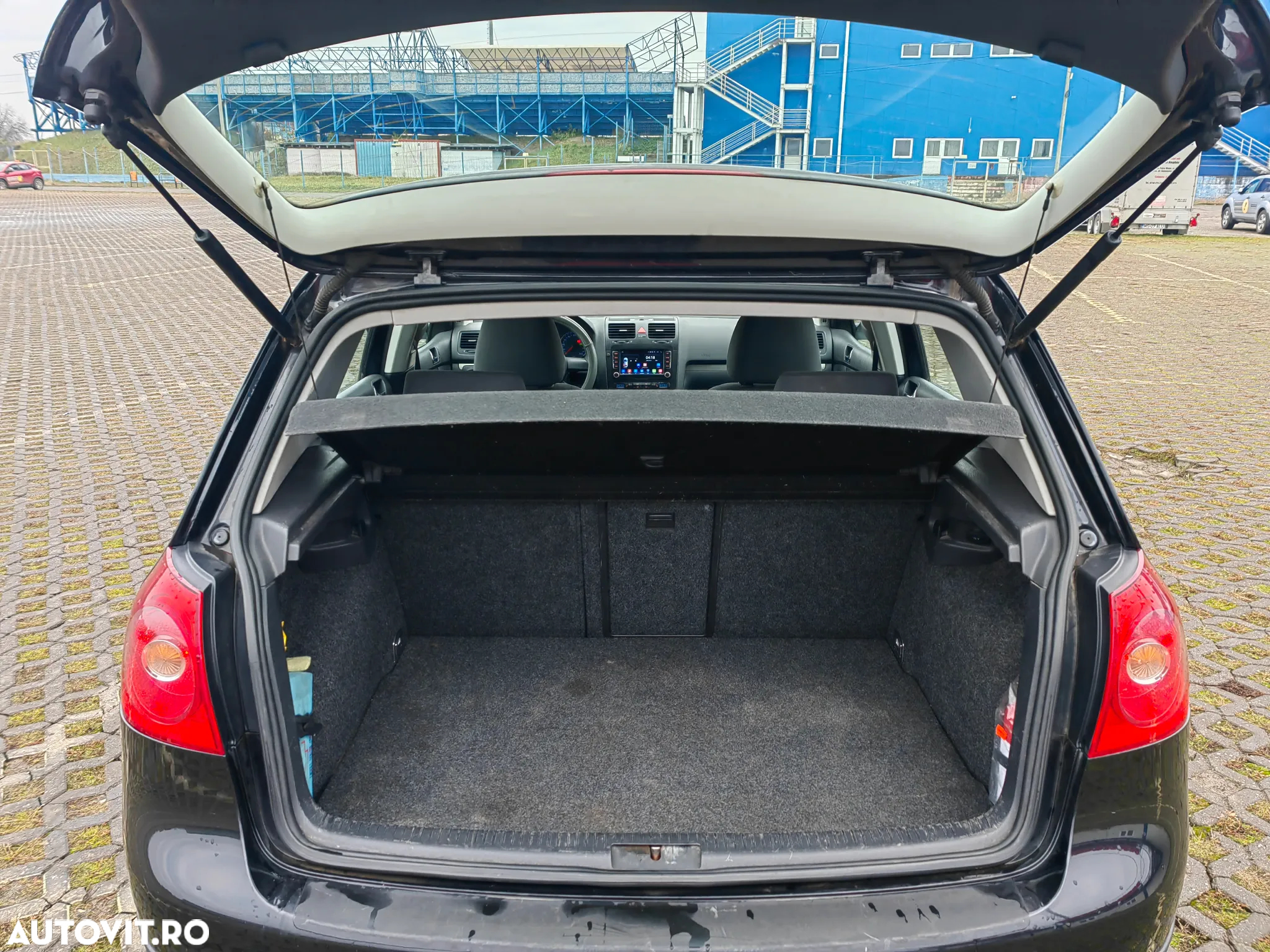 Volkswagen Golf - 6