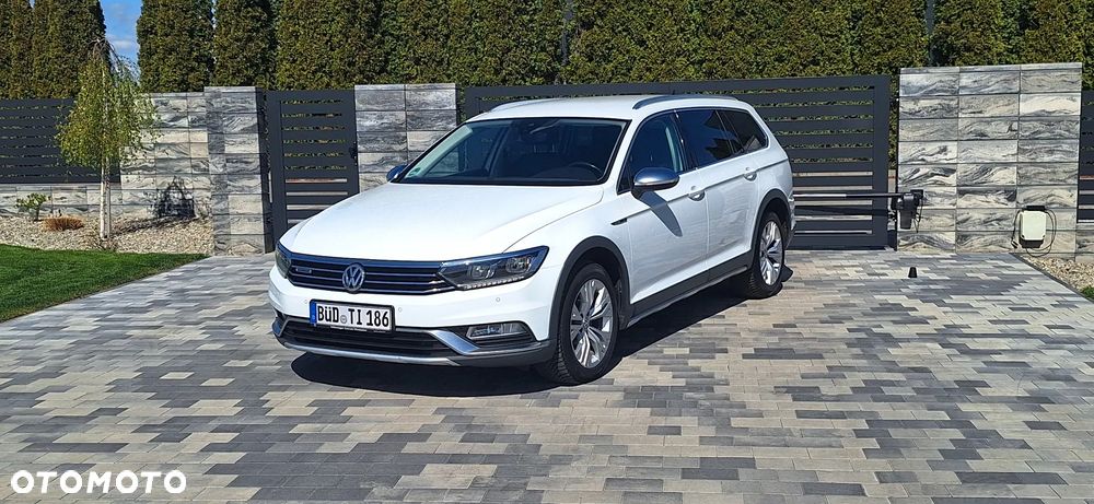Volkswagen Passat 2.0 TDI SCR DSG 4Motion Elegance - 1