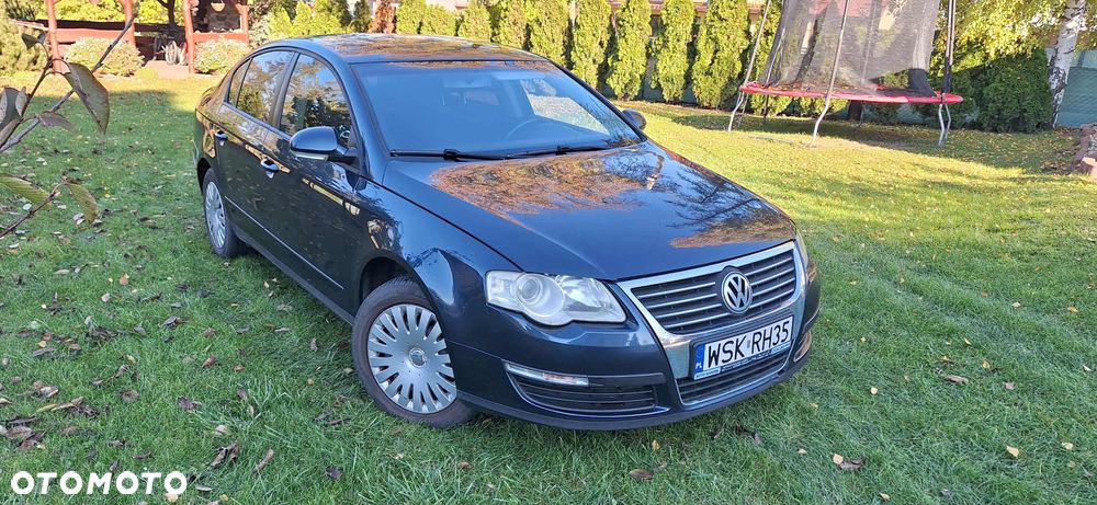 Volkswagen Passat 1.6 FSI Trendline - 1
