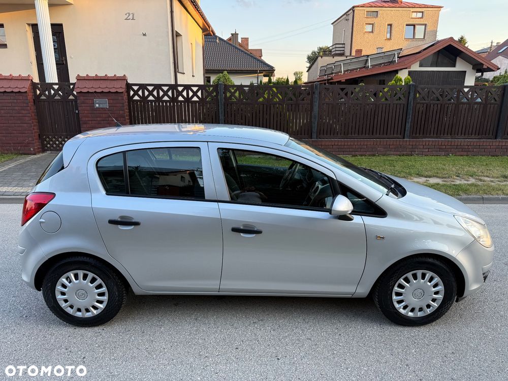 Opel Corsa 1.2 16V Essentia - 9