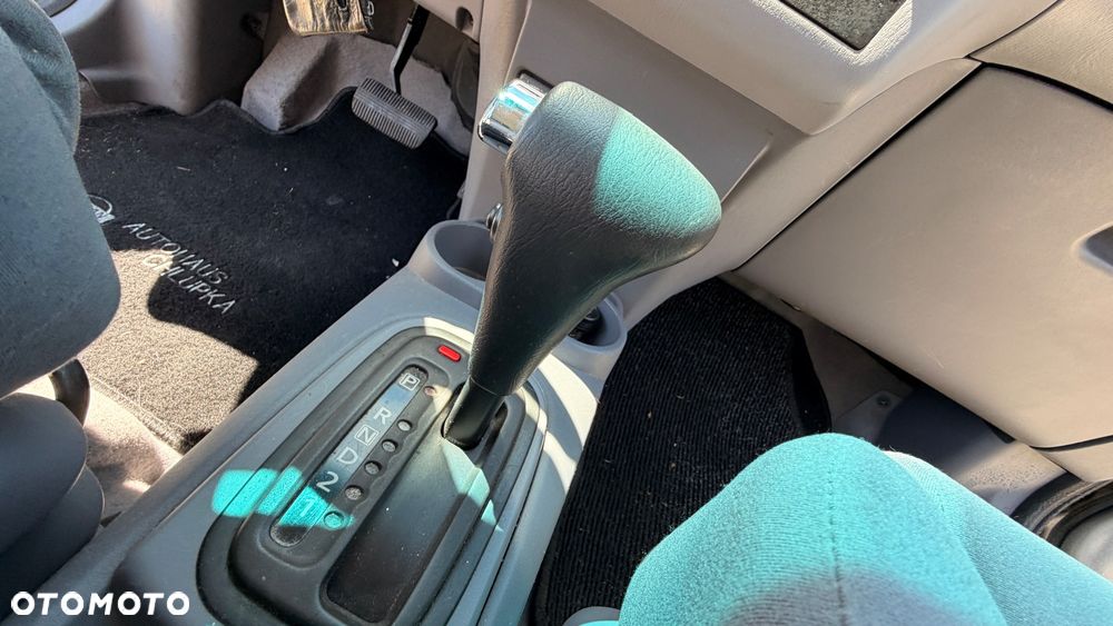 Nissan Almera Tino - 14